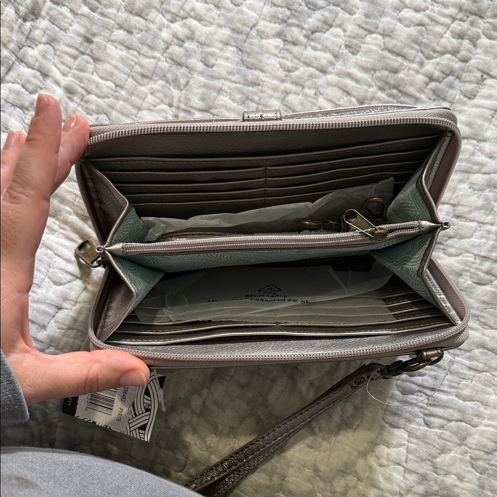 The Sak Iris Pyrite Smartphone Wallet - Picture 4 of 5